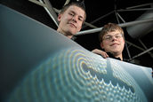 Wasserwellengerät mit LED-Stroboskopbeleuchtung