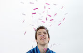 Dropped paper – Aerodynamik tanzender Papierstreifen