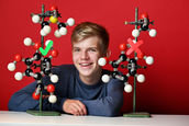 Neue Substanzen für die „Zwei-Farben-Chemolumineszenz“