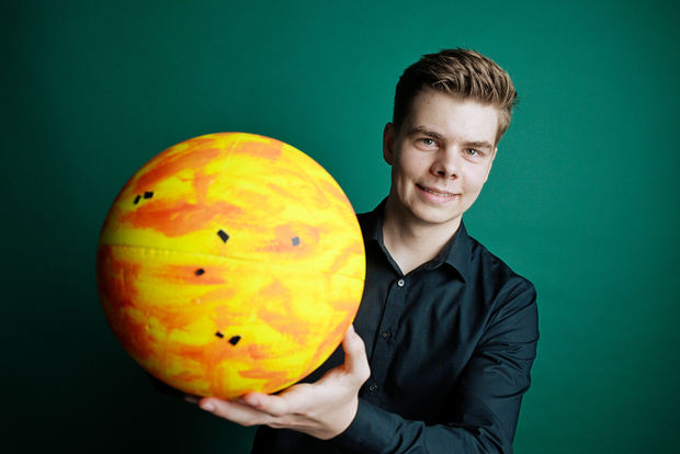 Die Bestimmung der differenziellen Rotation der Sonne anhand von Sonnenflecken