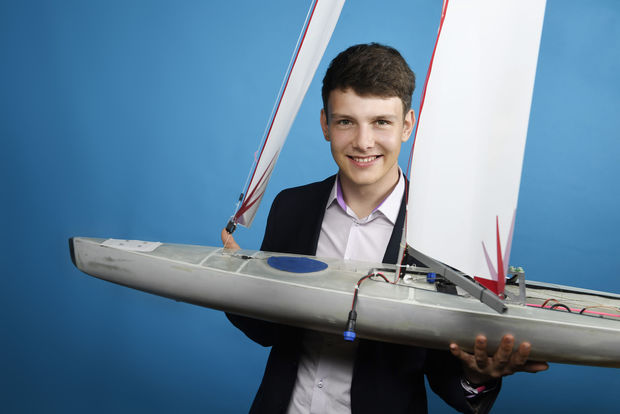 Praxisorientierter Steuerungsalgorithmus für ein autonomes RC-Segelboot