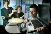 Untersuchung der Corioliskraft durch Experimente und ein Computerprogramm