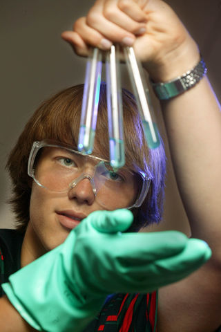 Entwicklung eines Schnelltests zur halbquantitativen PAK-Bestimmung in Straßenaufbruchmaterialien