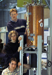 Forschen im freien Fall – Konstruktion und Design eines Experiments mit Ferrofluiden