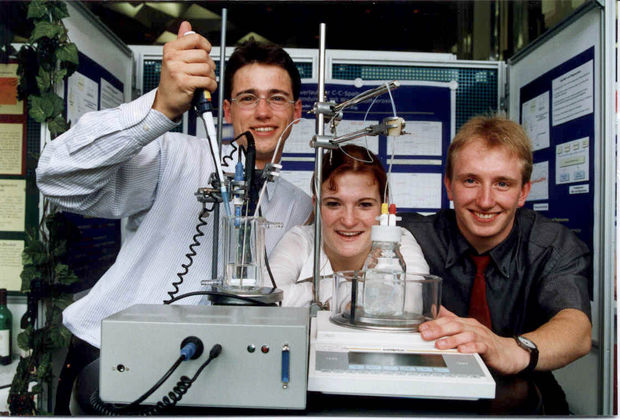 Der Reaktionsverlauf der C-C-Spaltung von 1,2-Dicarbonylverbindungen (Glyoxalen) mit Wasserstoffperoxid