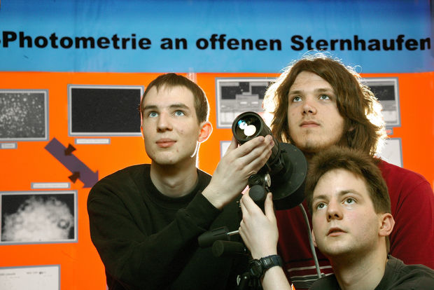 Erstellung und Auswertung von Farben-Helligkeits-Diagrammen offener Sternhaufen