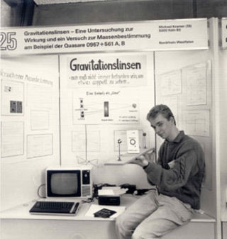 Gravitationslinsen – Eine Untersuchung zur Wirkung und ein Versuch zur Massenbestimmung am Beispiel der Quasare 0957 + 561 A, B
