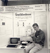Gravitationslinsen – Eine Untersuchung zur Wirkung und ein Versuch zur Massenbestimmung am Beispiel der Quasare 0957 + 561 A, B